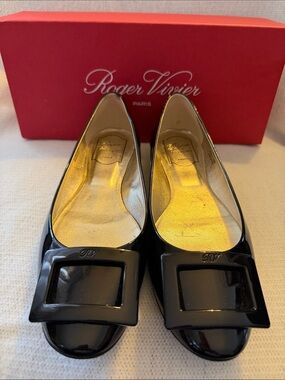 Roger Vivier Black Patent Leather Buckle-Front Flats